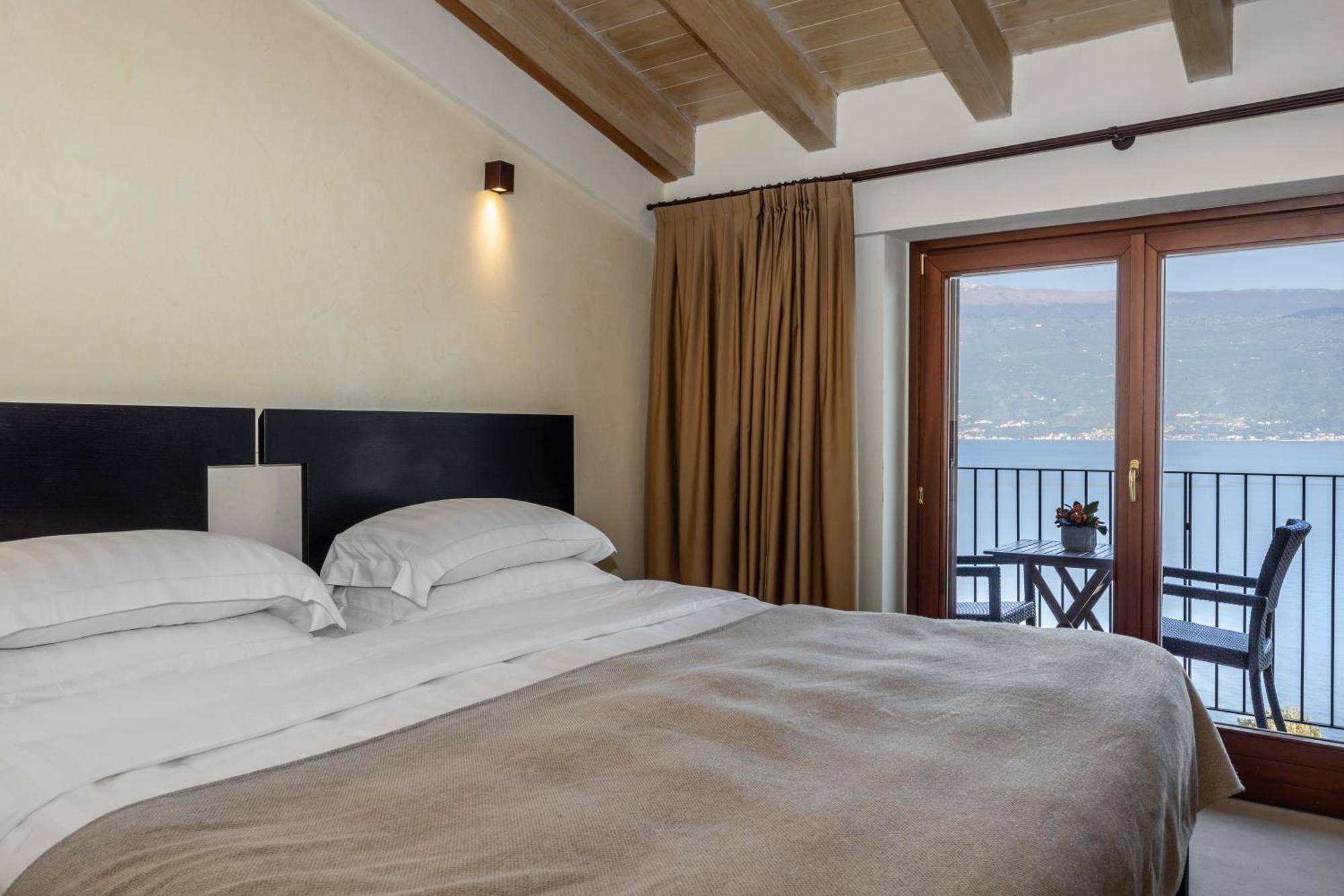 Hotel Meandro - Lake View Gargnano Kültér fotó